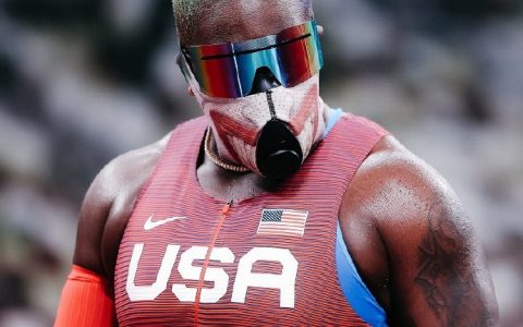 美国女子铅球运动员Raven Saunders。