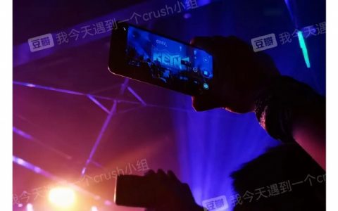 投稿：在livehouse为我举手机的男生。