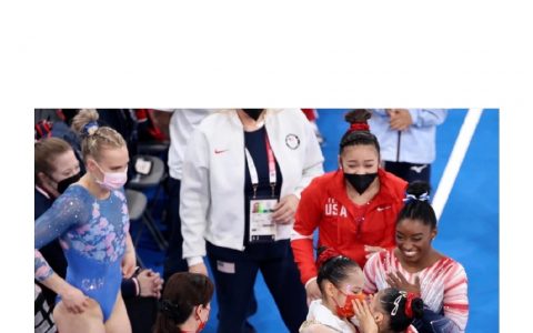 奥运赛场上一些可以看见的奥林匹克精神“相互理解、友谊长久、团结一致和公平竞争”。
