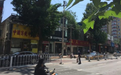 开一间煎饼果子店能挣多少钱？