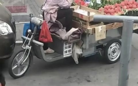 卖水果只是我的表面工作。 ​​​​