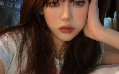 太喜欢这种刘海美女了