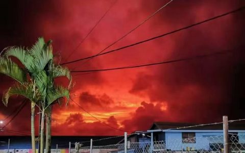近距离的感受，汤加王国火山爆发时的天空
