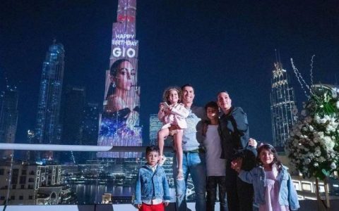 从 C 罗女友乔治娜看乍富后的掘金女孩有钱生活指南……