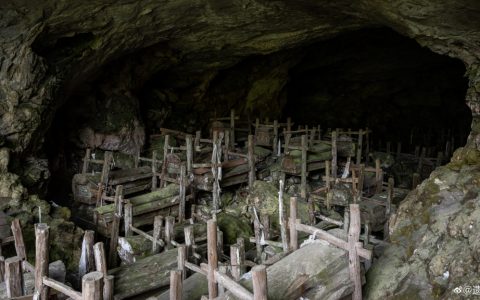 这是距今600多年历史的贵州甲定洞葬