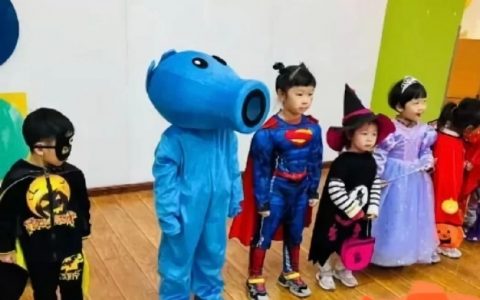 孩子看上去不是很开心