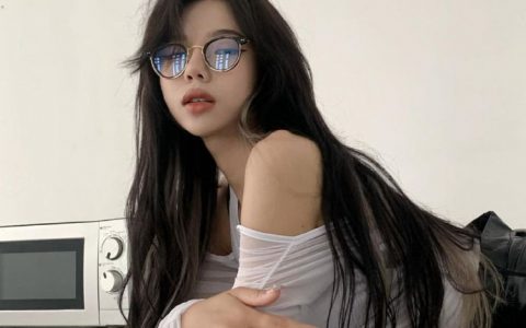 涨姿势微语录0811：你以为你在岁月静好，总有人要提醒你一下，你 TM 其实在负重前行。