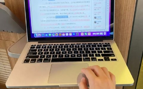 小时候以为当白领很酷，直到自己开始上班后。