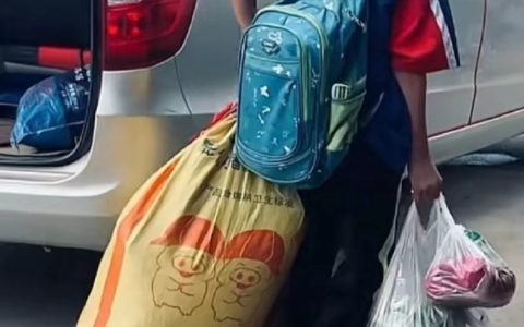 我带着比身体重的行李