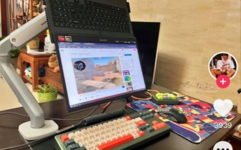 现在大学生都是这么用笔记本电脑的啊？ ​​​
