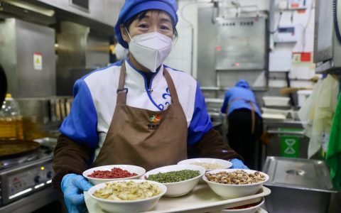 “应聘”了20家店员，我看到最真实的餐厅缺人场景