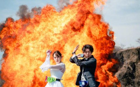 日本一家摄影公司推出 “爆炸婚纱照” 业务