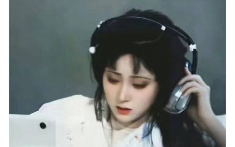 不就吃了你次兵线，倒使唤起我来了