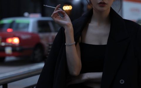 涨姿势微语录0119：奋斗最大的意义，真的不是为了享受物质，而是在家人最需要的时候，你能撑得住