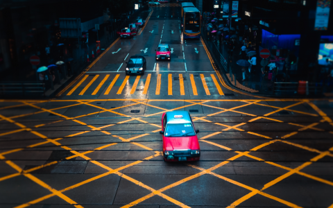 深圳，猛吸香港钱