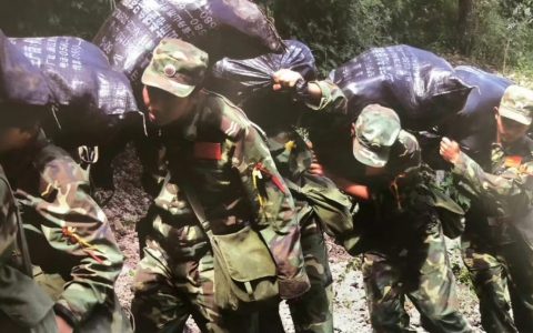 512汶川地震那年物资是这样一点一点进入灾区的。 ​ ​​​