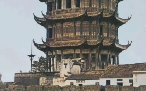1880 年欧洲传教士拍摄的黄鹤楼，对比现在的黄鹤楼！