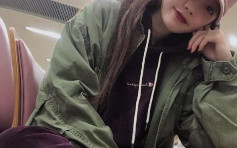 具荷拉在胜利事件里帮记者找线索