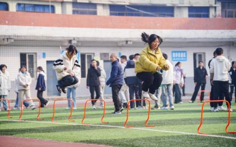 教育部：严禁以各种方式挤占课间10分钟