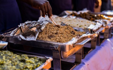 中年地产人，在杭州捡倒闭餐饮店