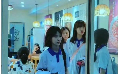 深圳市的中小学，校服都是统一的，全国唯一