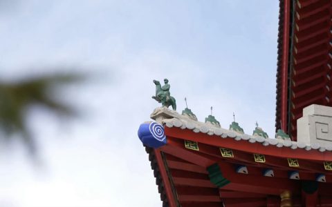 “国防七子” 之一的哈尔滨工程大学教学楼上的塑像