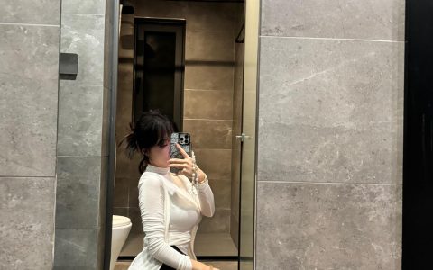 小时候玩QQ农场攒了一堆高级化肥一直到不玩这个游戏了也没舍得用，感觉我至今很多事情上仍然如此。 ​​​