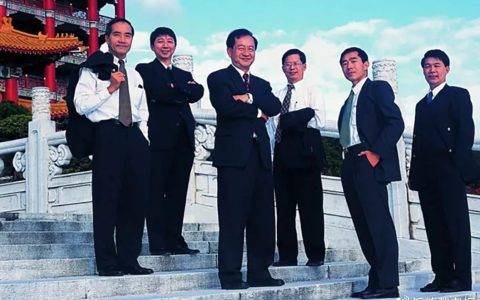 市值突破万亿美金，谁在管理台积电的芯片帝国？