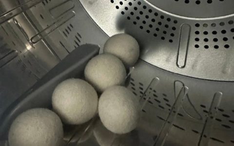 烘干机放几个球能烘干的更快！！！ ​​​