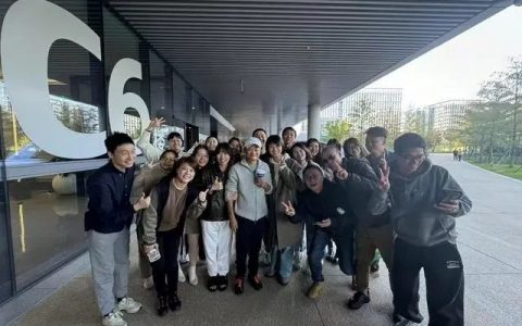 马云现身阿里巴巴杭州全球总部