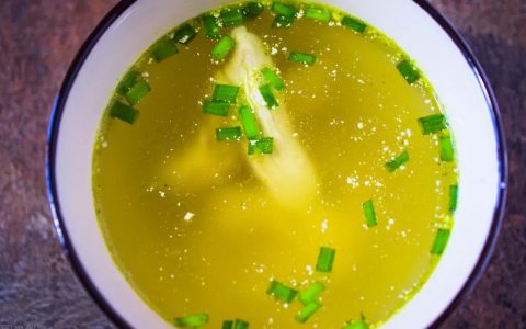 为什么饭店里的鸡汤很清，而且很好喝？