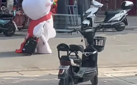 一条街开3家店的蜜雪冰城，真的赚钱吗