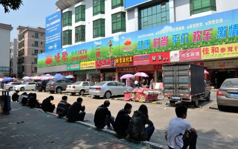 万斯笔下的红脖子就是美国三和大神