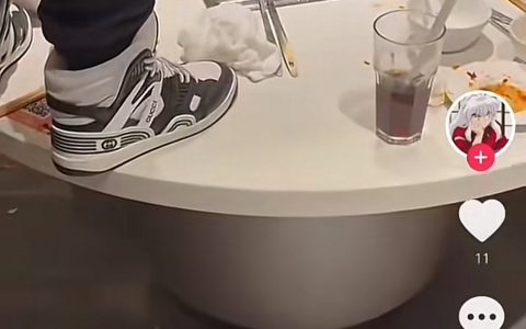 一定不要放过他，不管是不是摆拍都不要放过