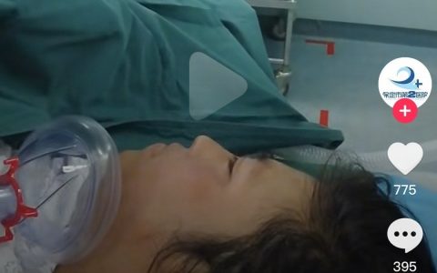 她什么都不知道就做了妈妈 ​​​