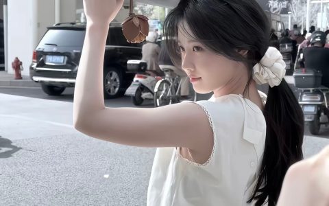 我感觉我们普通人的心理疾病只要离人远一点，离钱近一点，都会好很多。 ​​​