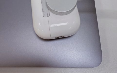 我该不会是最后一个知道的吧…苹果手表充电线可以给耳机充电 ​​​