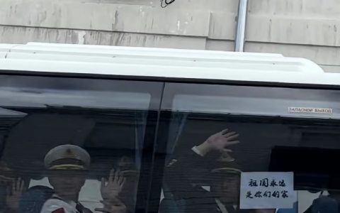 "我们永远是你们坚强的后盾！"